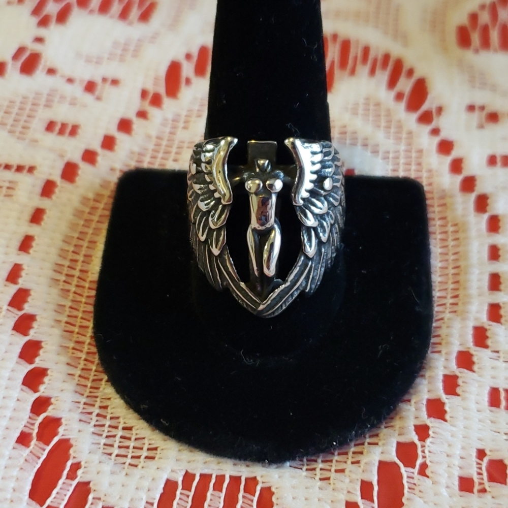 Nwt Beautiful Stainless steel mens ring